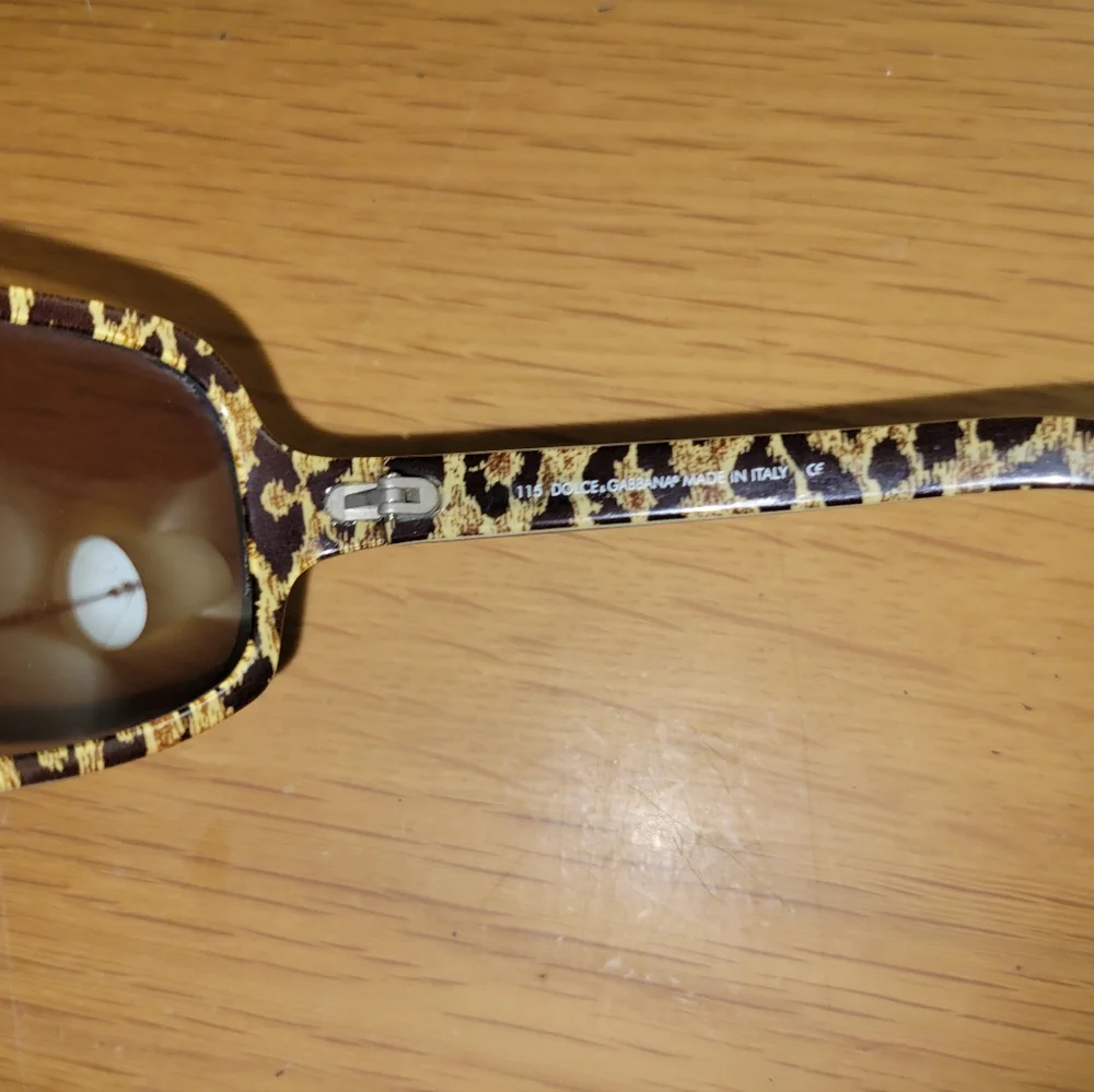 D&G Sunglasses in black w leopard inside - Picture 2 of 7